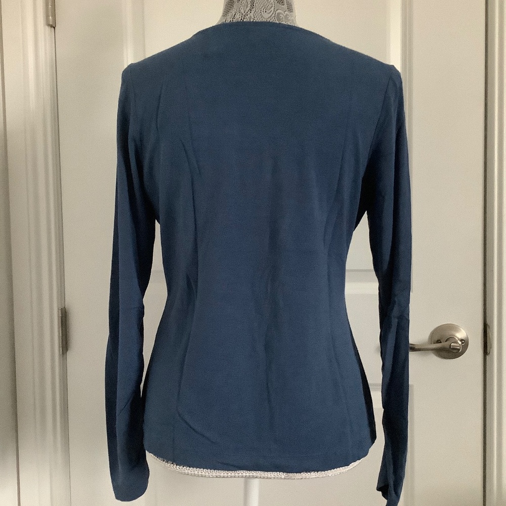 i.e. Women's Top, Size M - Picture 4 of 7